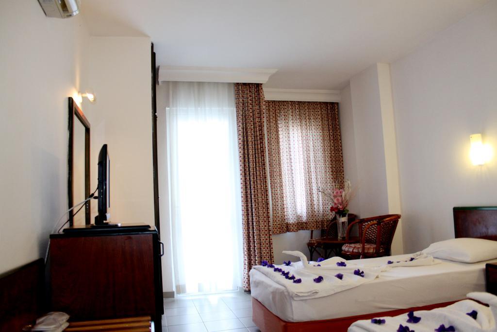 Azak Hotell 3*