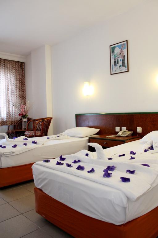 Azak Hotell 3*