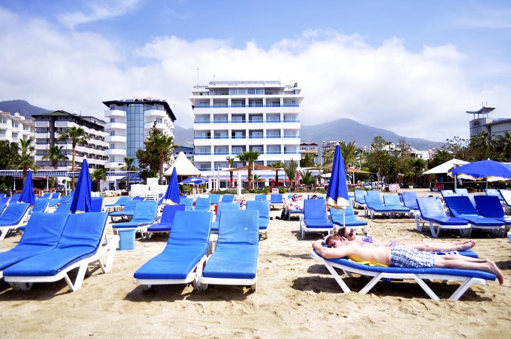 Azak Hotell 3*
