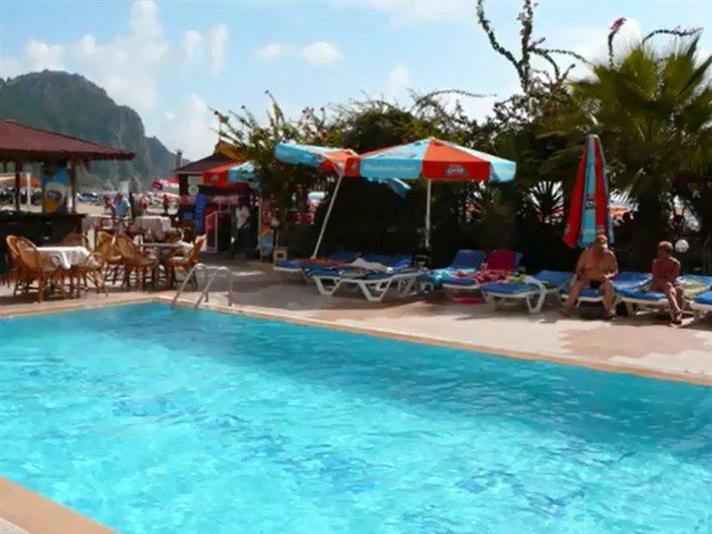 Azak Hotell 3*
